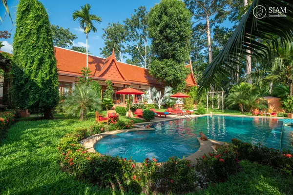  5-Bedroom Thai-Style Villa with Pool and Tropical Gardens in Maenam