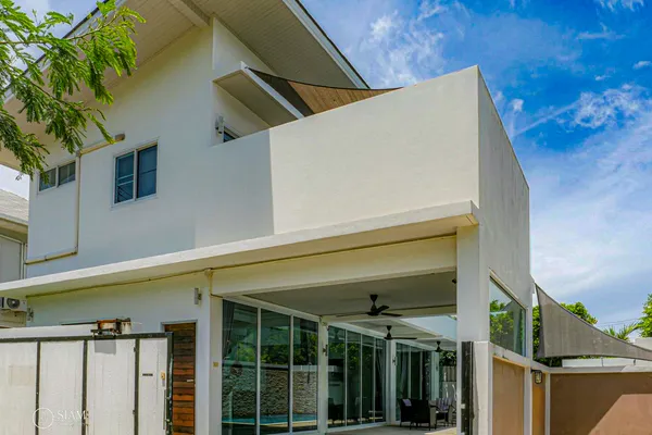Modern 3 Bedroom Pool villa in Maret 